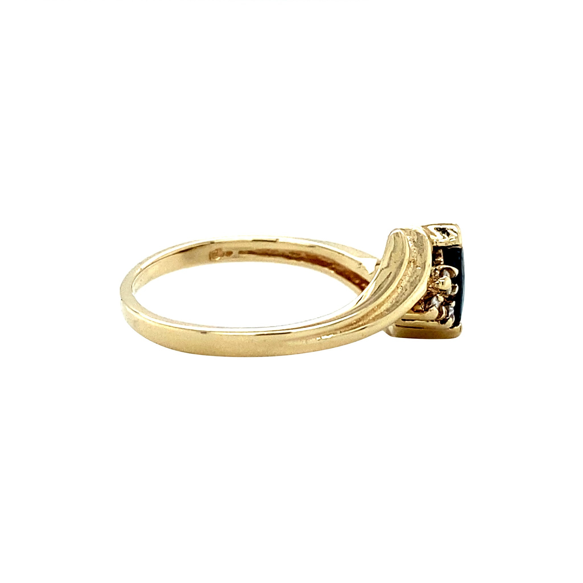 Gold ring with sapphire and diamond 14 krt