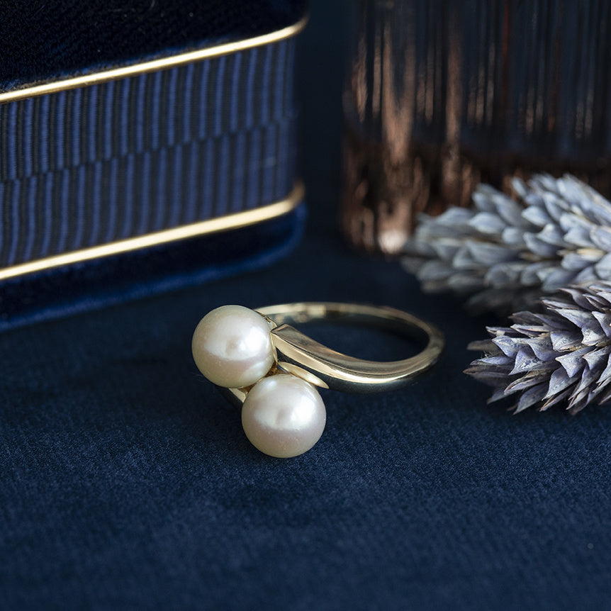 Vintage gold hammered ring with pearl, 14 kt