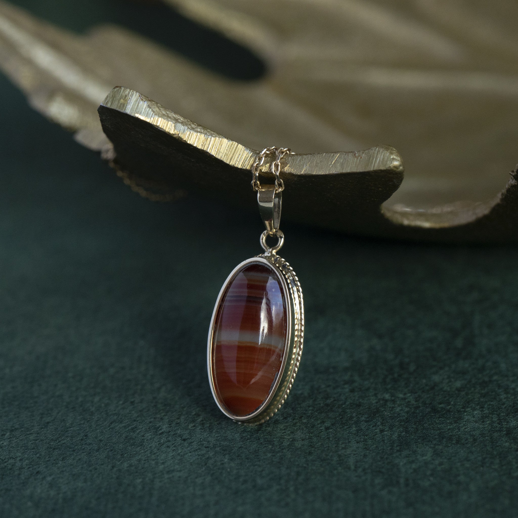 Gouden hanger met streepagaat 14 krt