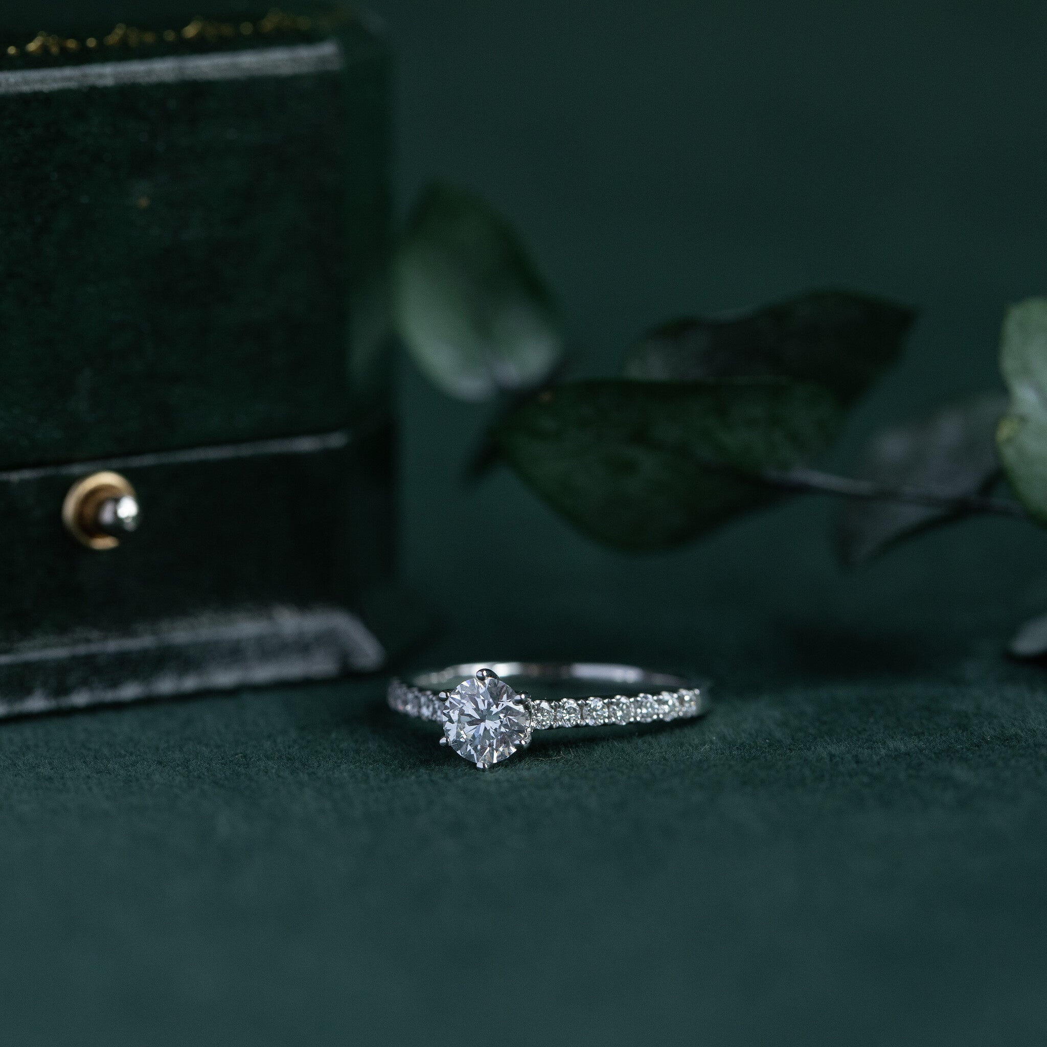 Witgouden ring met diamant 18 krt