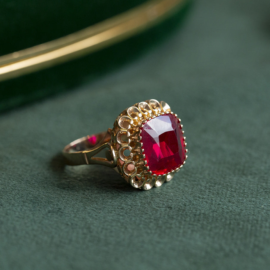 14 kt gold ring with synthetic ruby