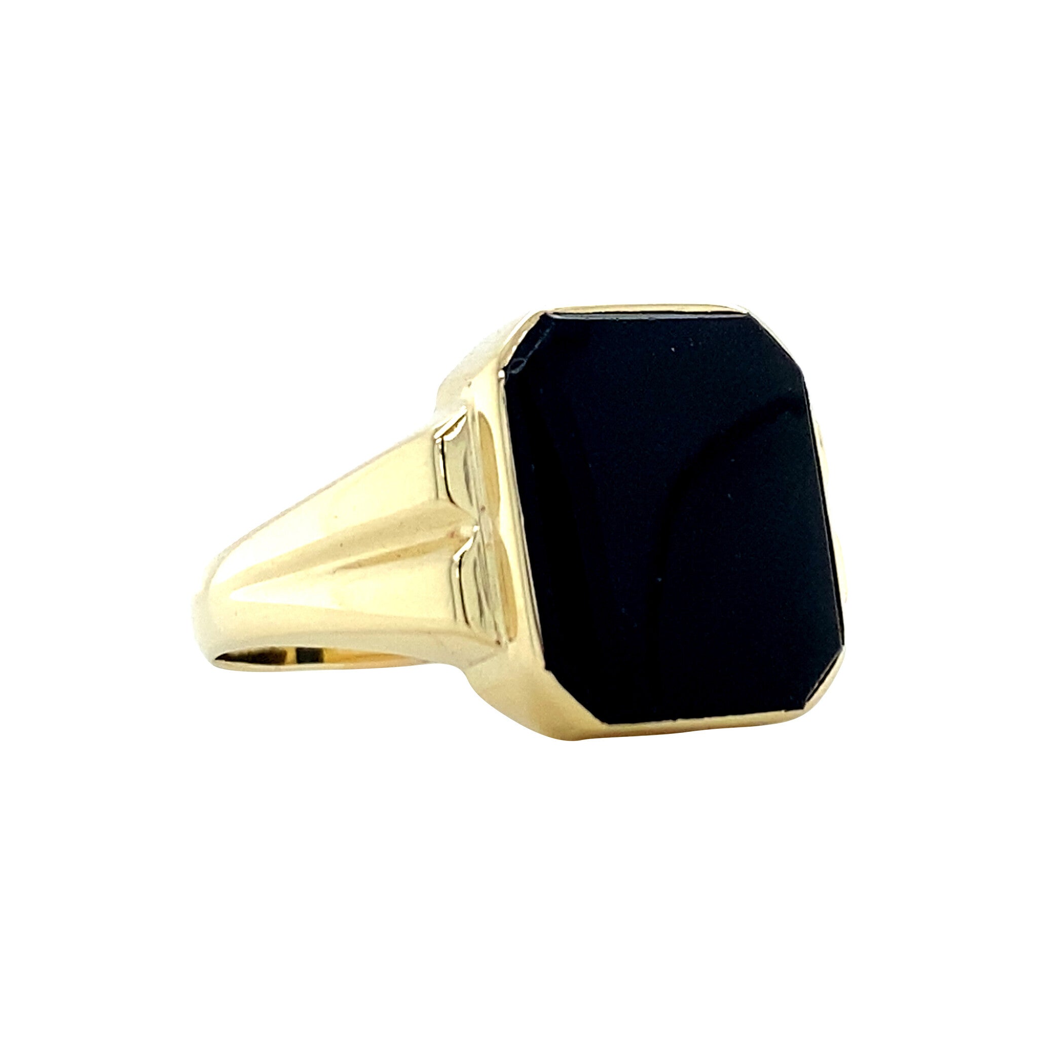 Gold signet ring with onyx 14 krt