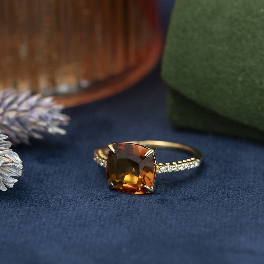 Gold vintage ring with citrine and diamond 18 kt