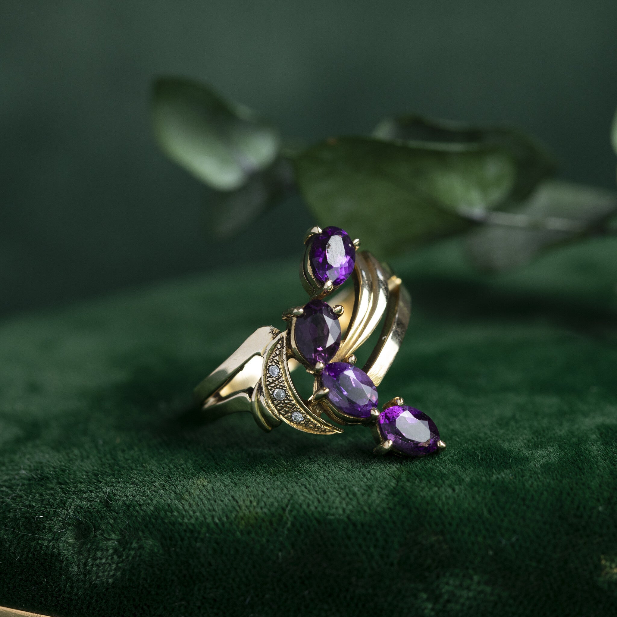 14 kt gold ring with amethyst and diamond