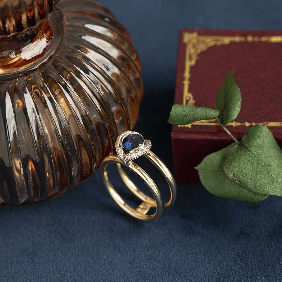 Golden vintage ring with sapphire and diamond 14 kt