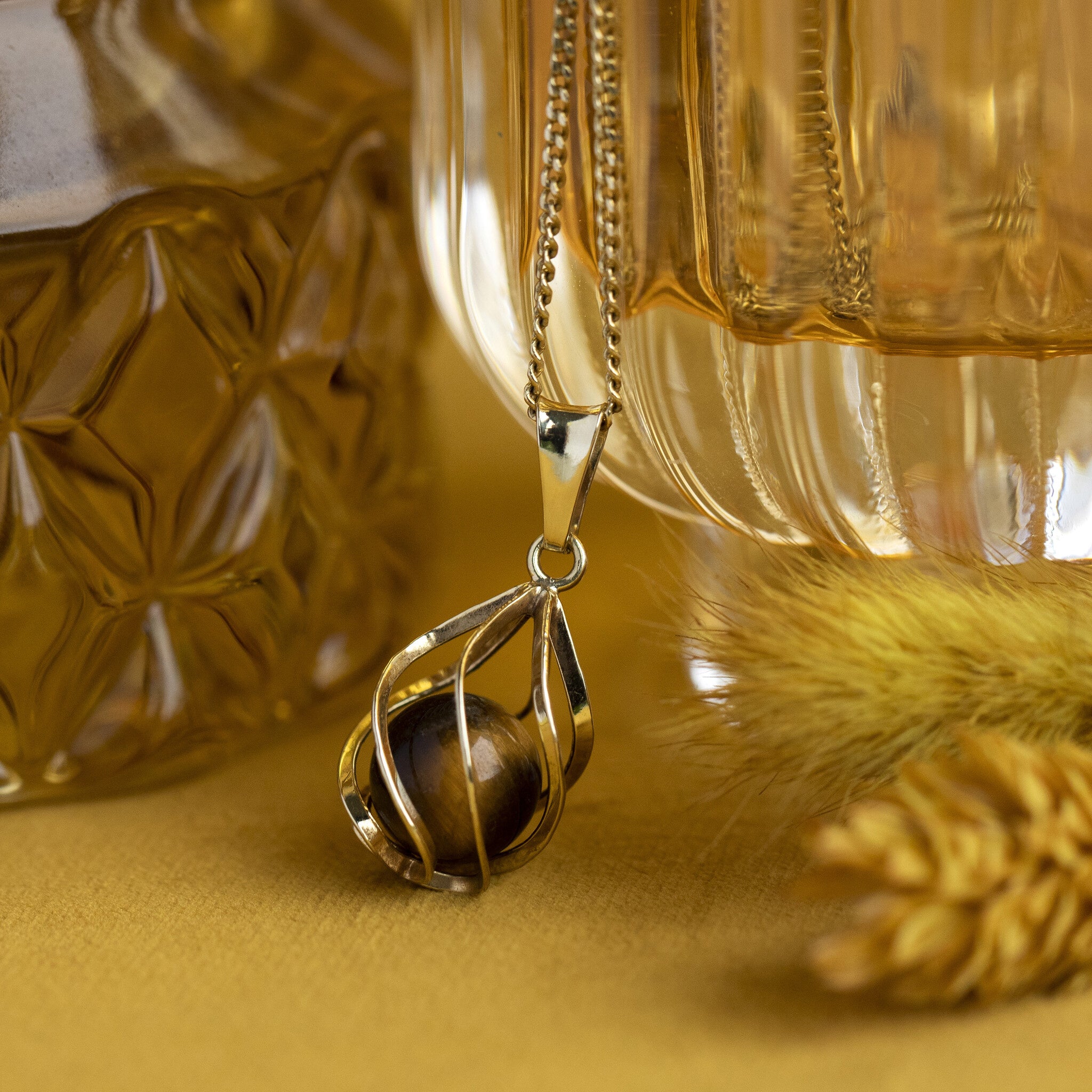 Gouden hanger met tijgeroog 14 krt