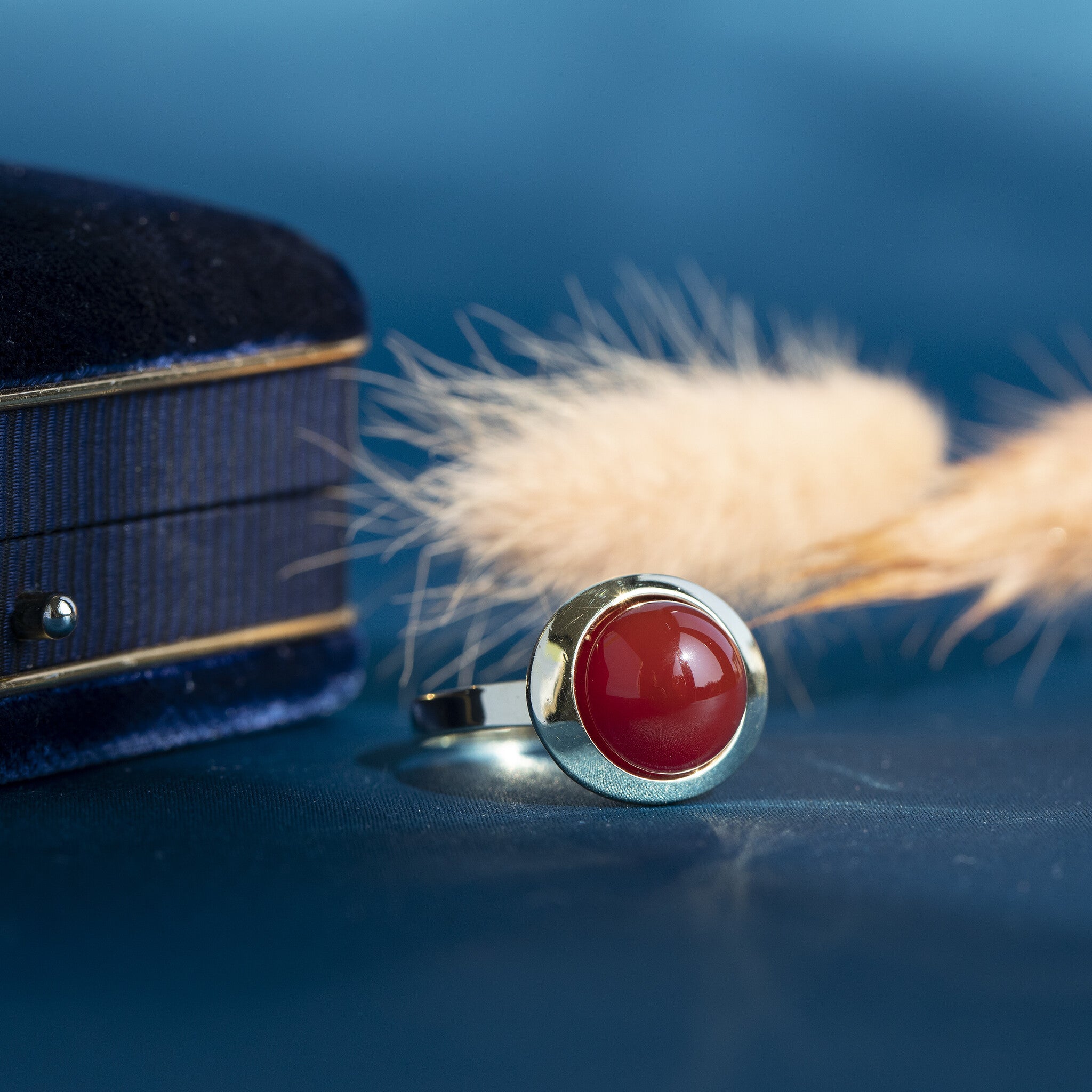 Gold ring with carnelian 14 kt
