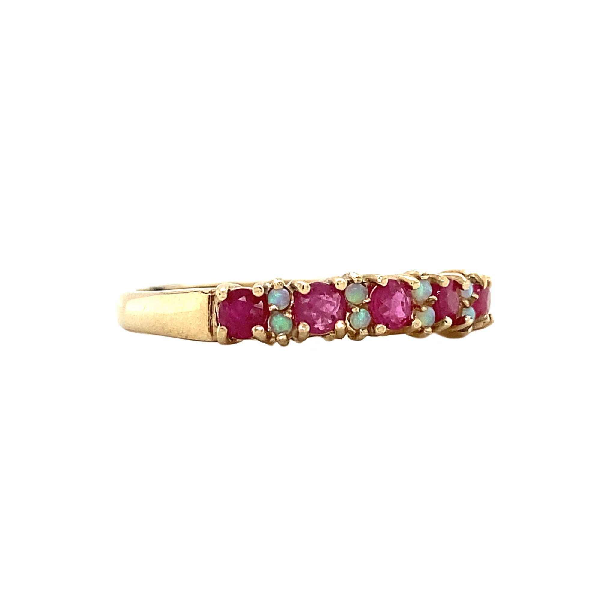Row ring with opal and ruby 9 krt