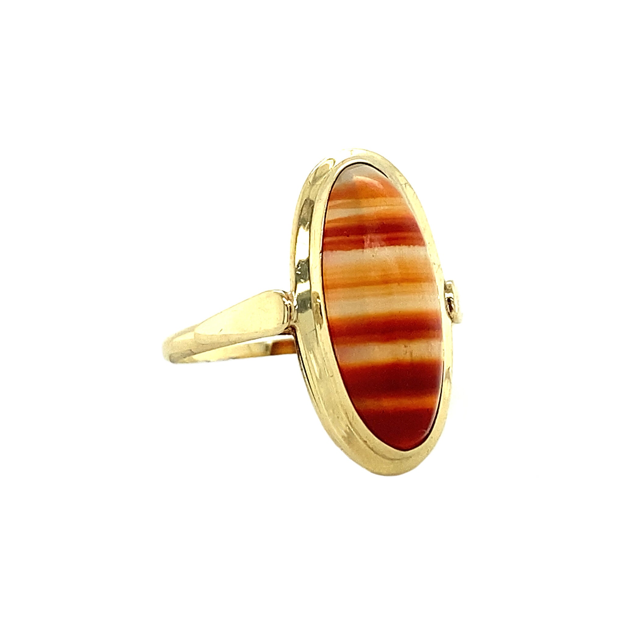 Gold ring with banded agate, 14 kt
