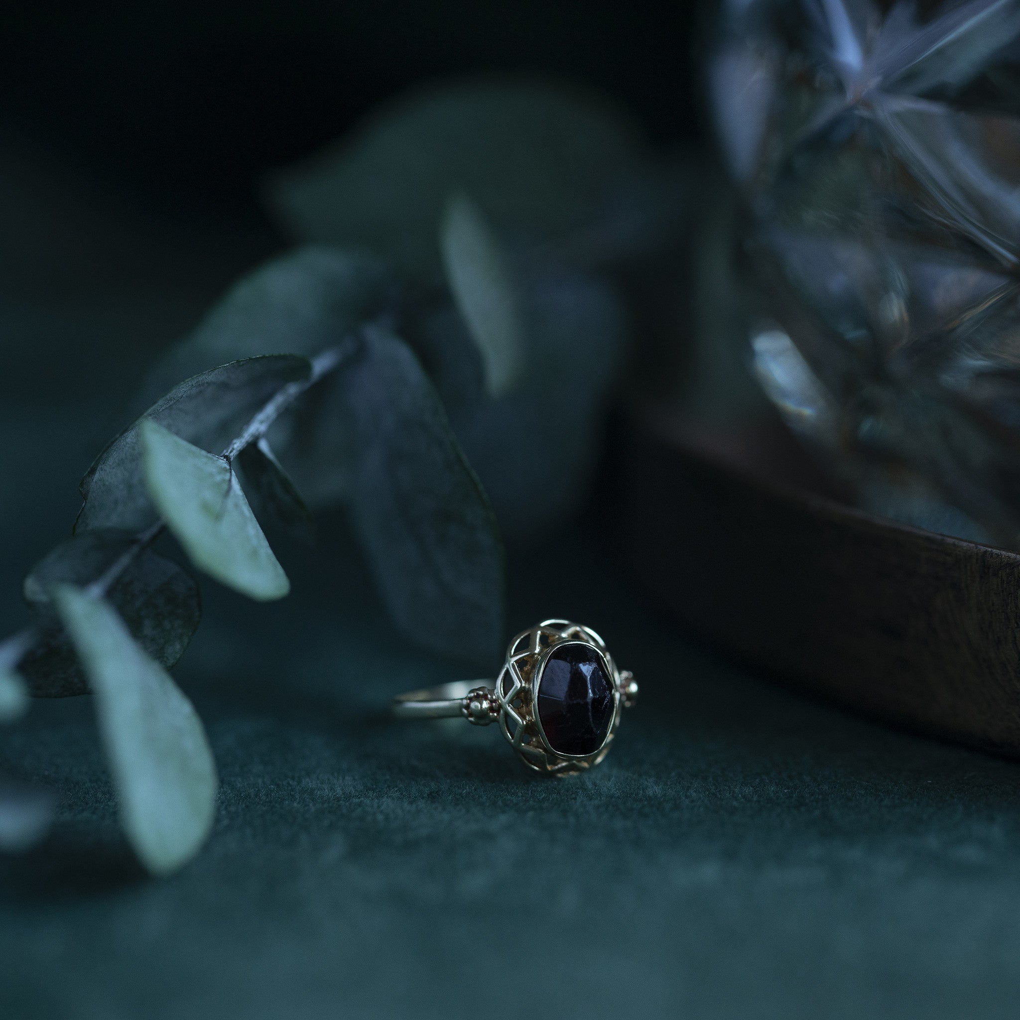 14 kt gold ring with garnet