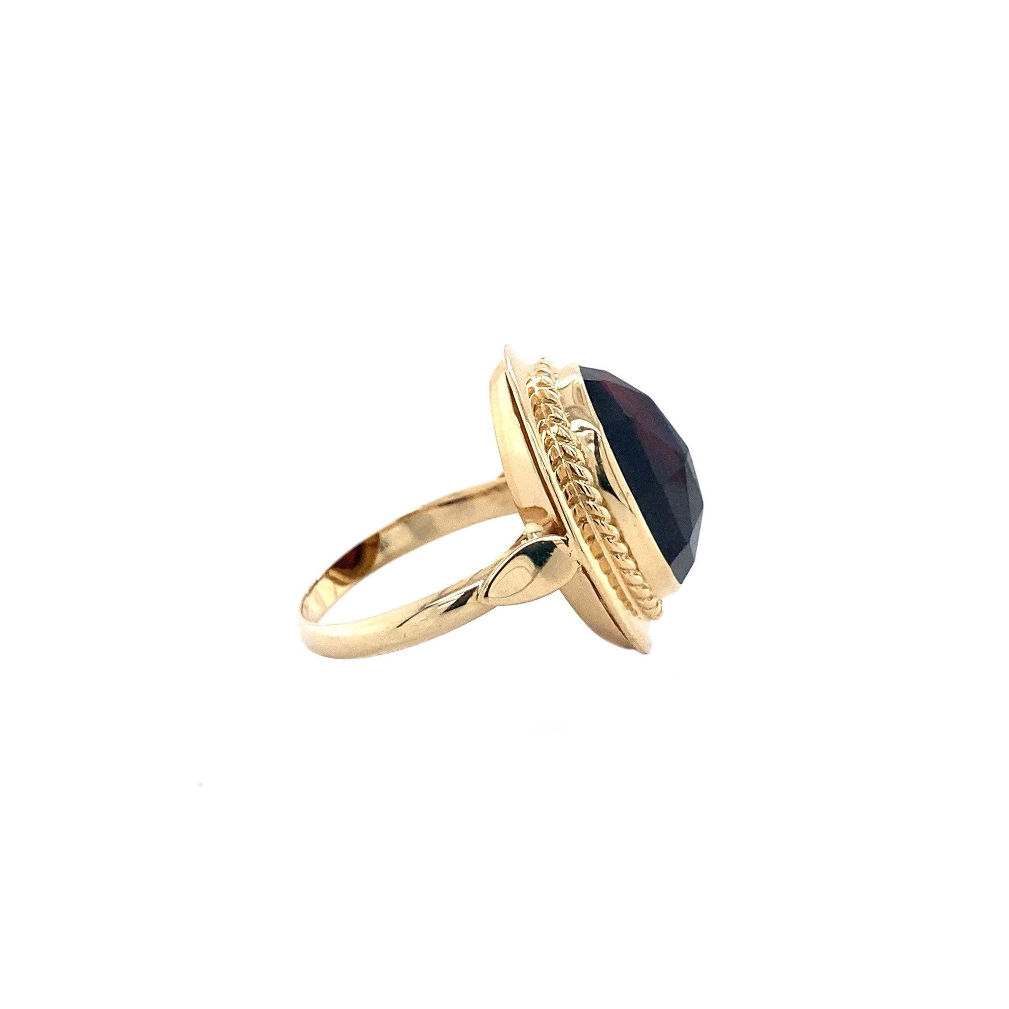 14 kt gold ring with garnet