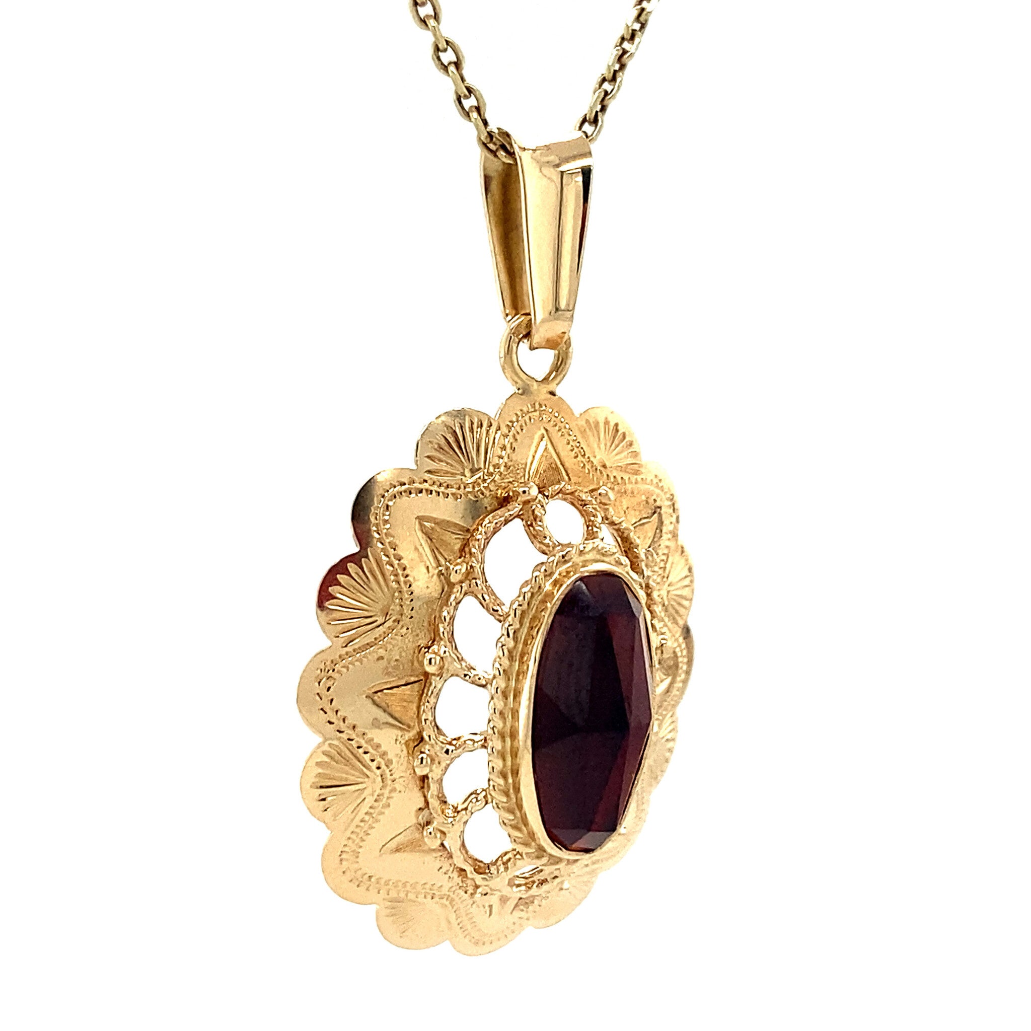 Gouden hanger met granaat 14 krt