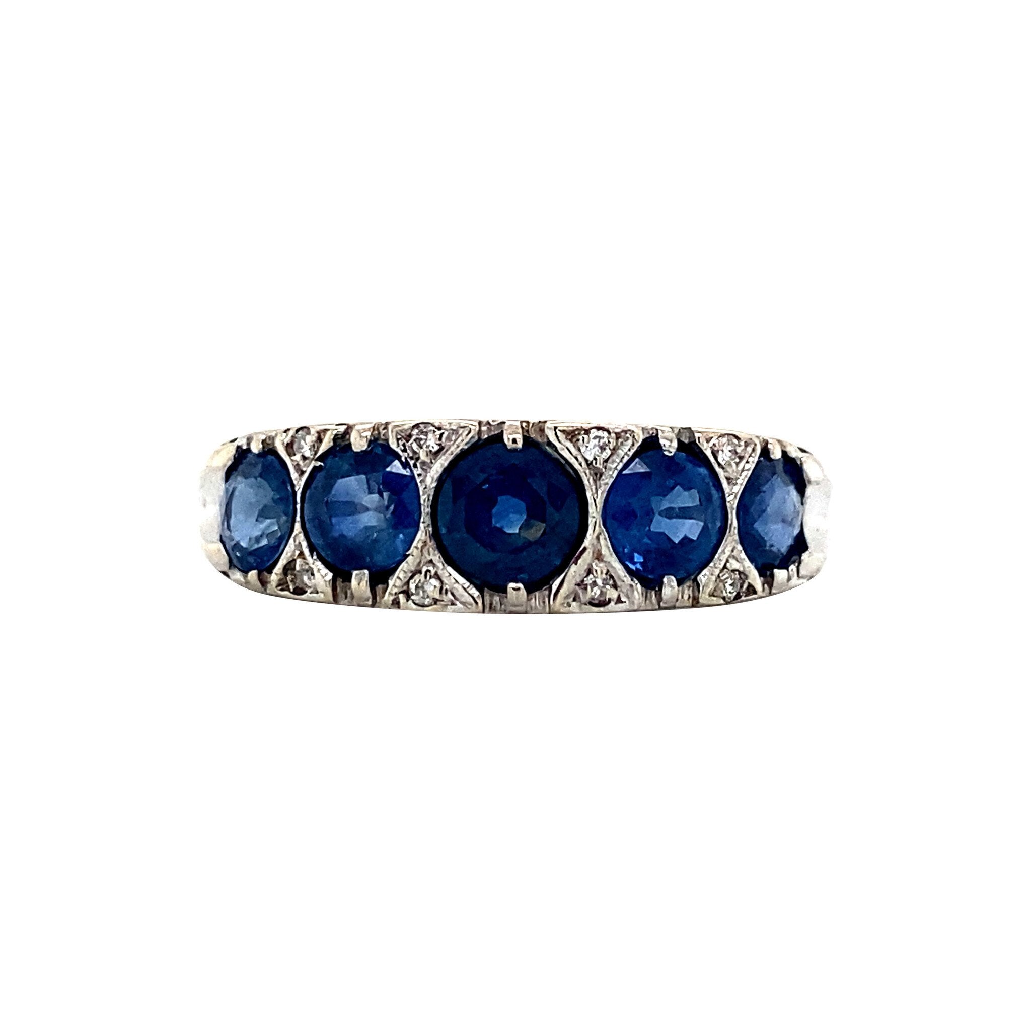 14 kt white gold ring with sapphire and diamond