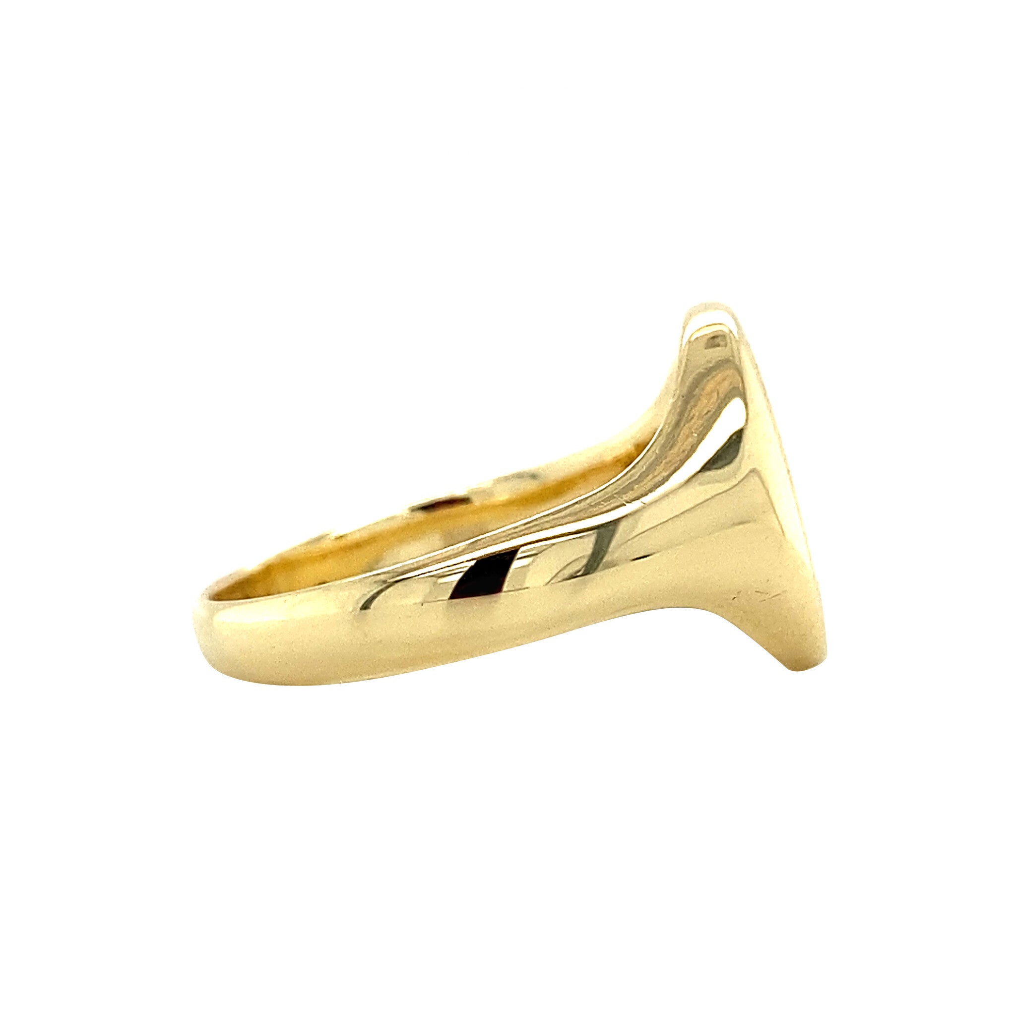 Gold signet ring with engraving 14 krt
