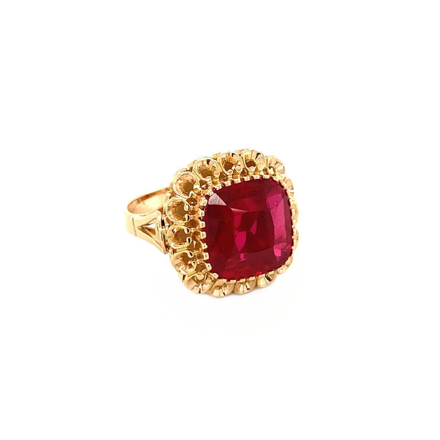 14 kt gold ring with synthetic ruby