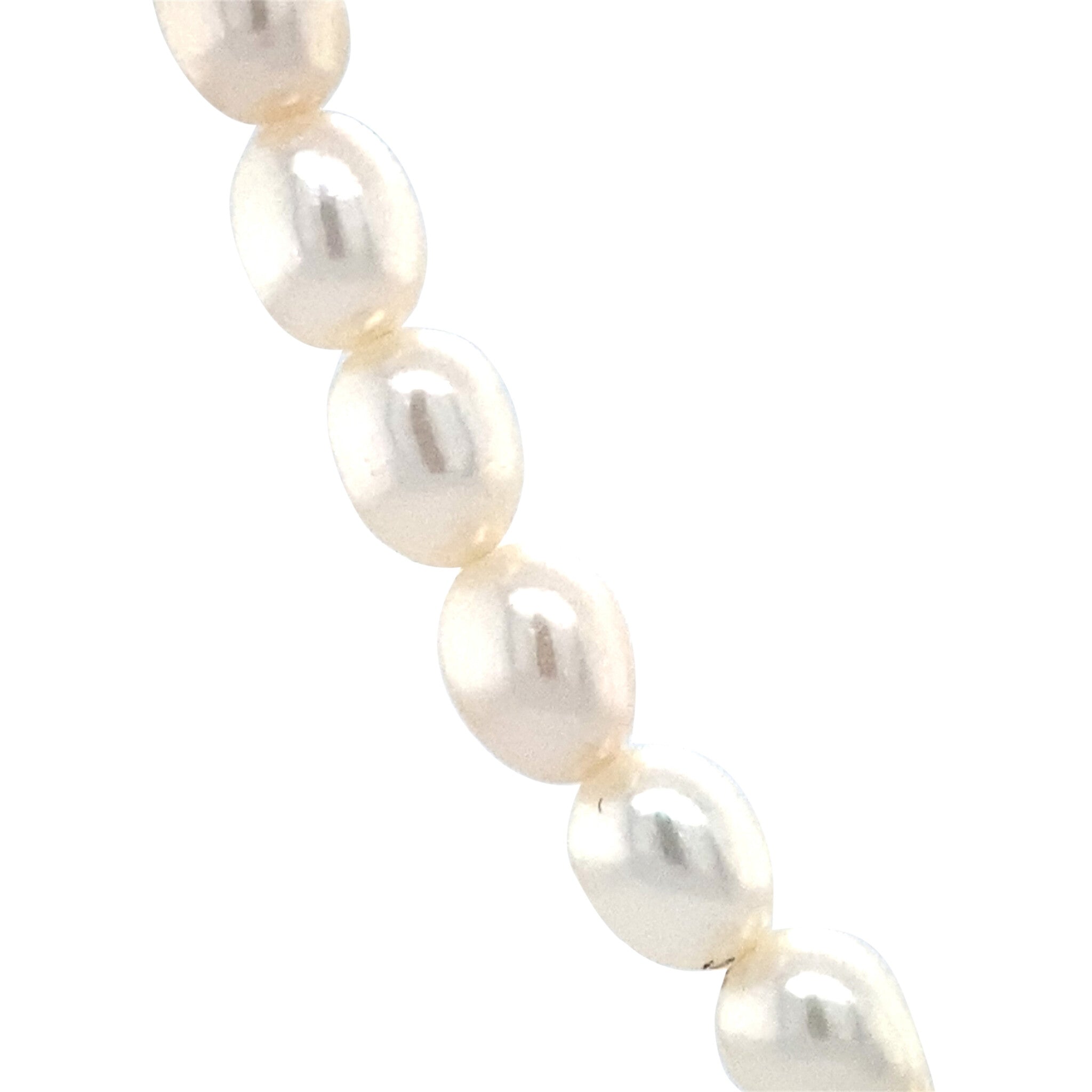Pearl necklace with 14 kt gold clasp