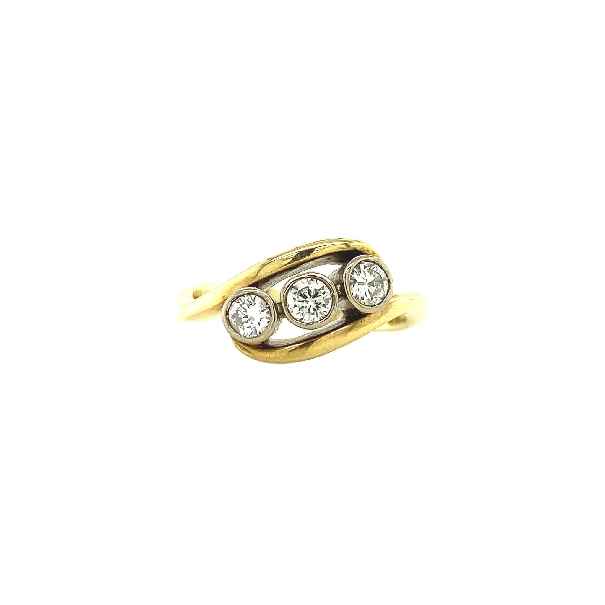 14 kt gold hammered ring with diamond