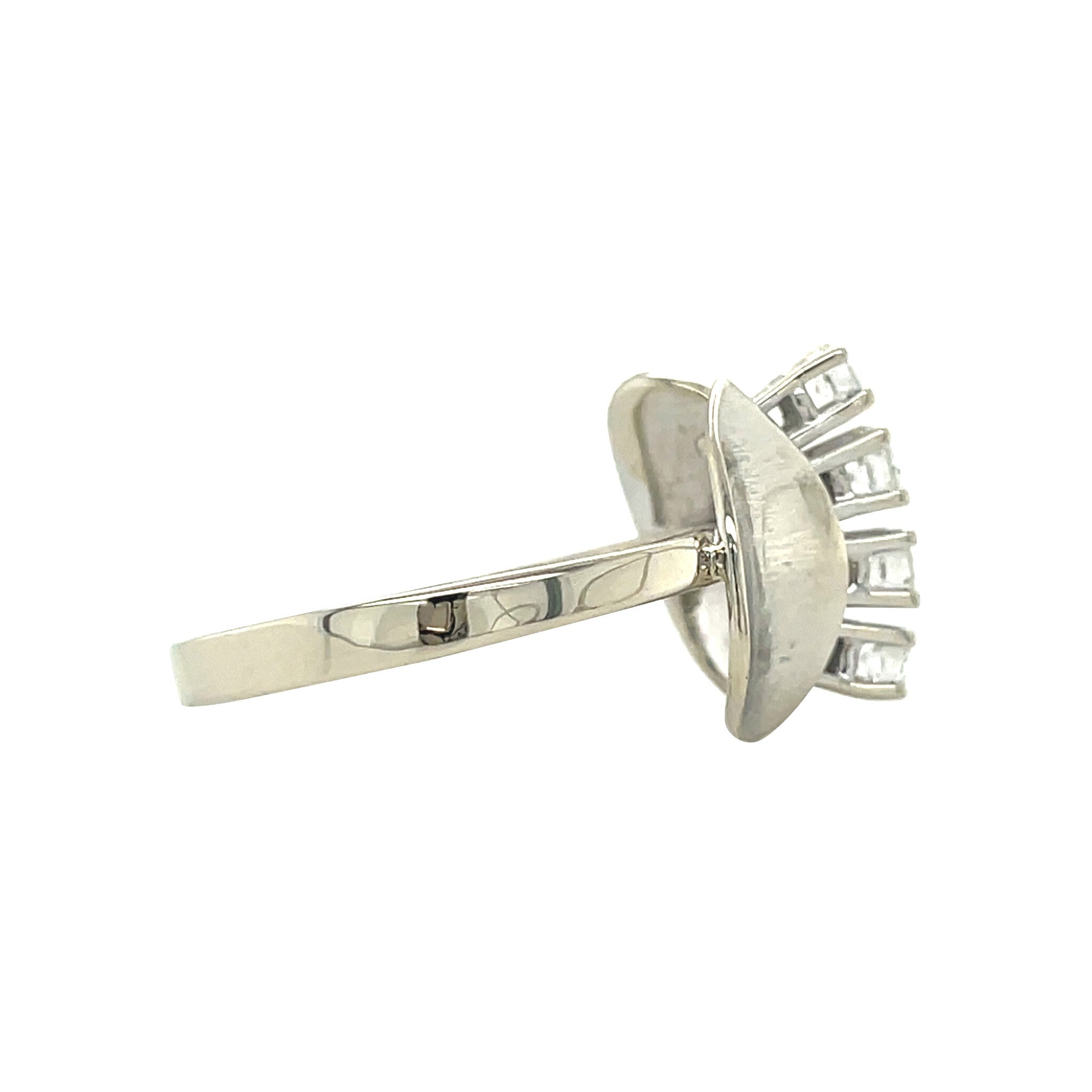 Vintage 14 kt white gold ring with diamond