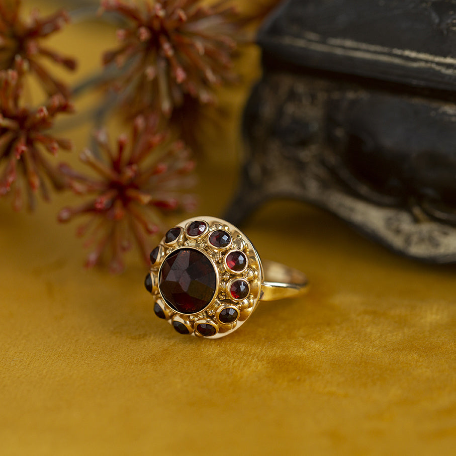 14 kt gold ring with garnet