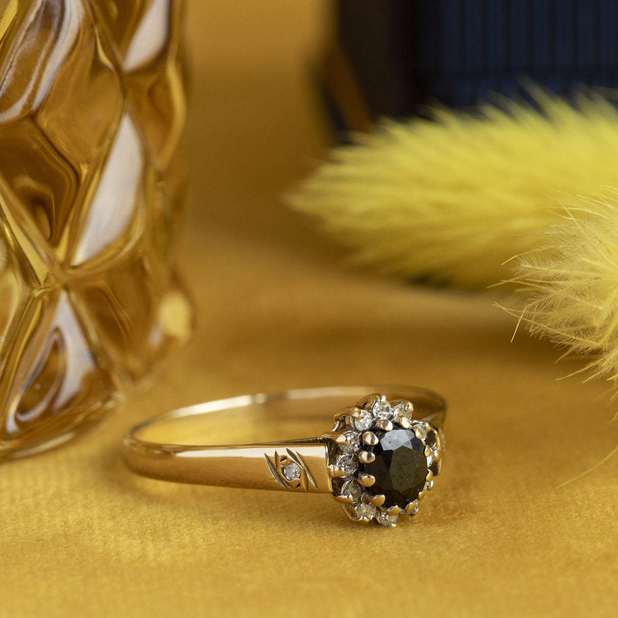 Entourage ring with sapphire and diamond 9 krt