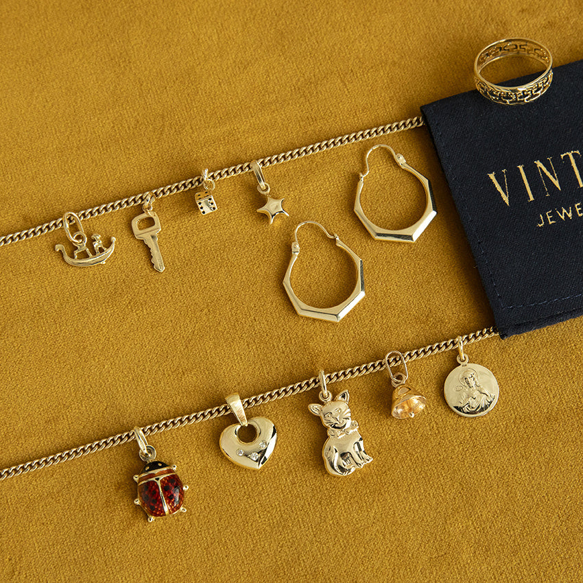 Vintage 14 kt gold cat pendant