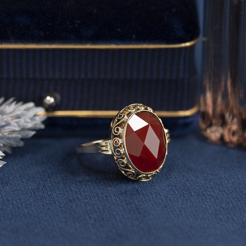 Gouden vintage ring met carneool 14 kt