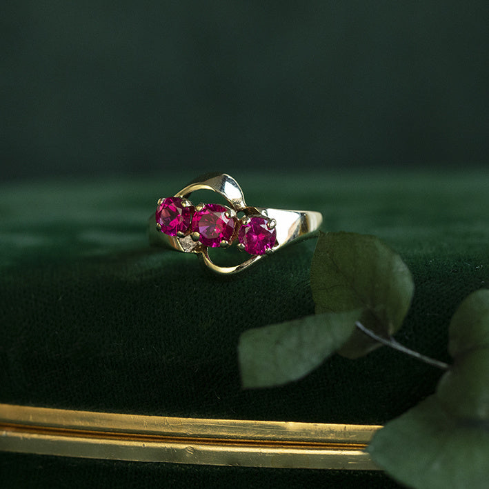 14 kt gold ring with ruby