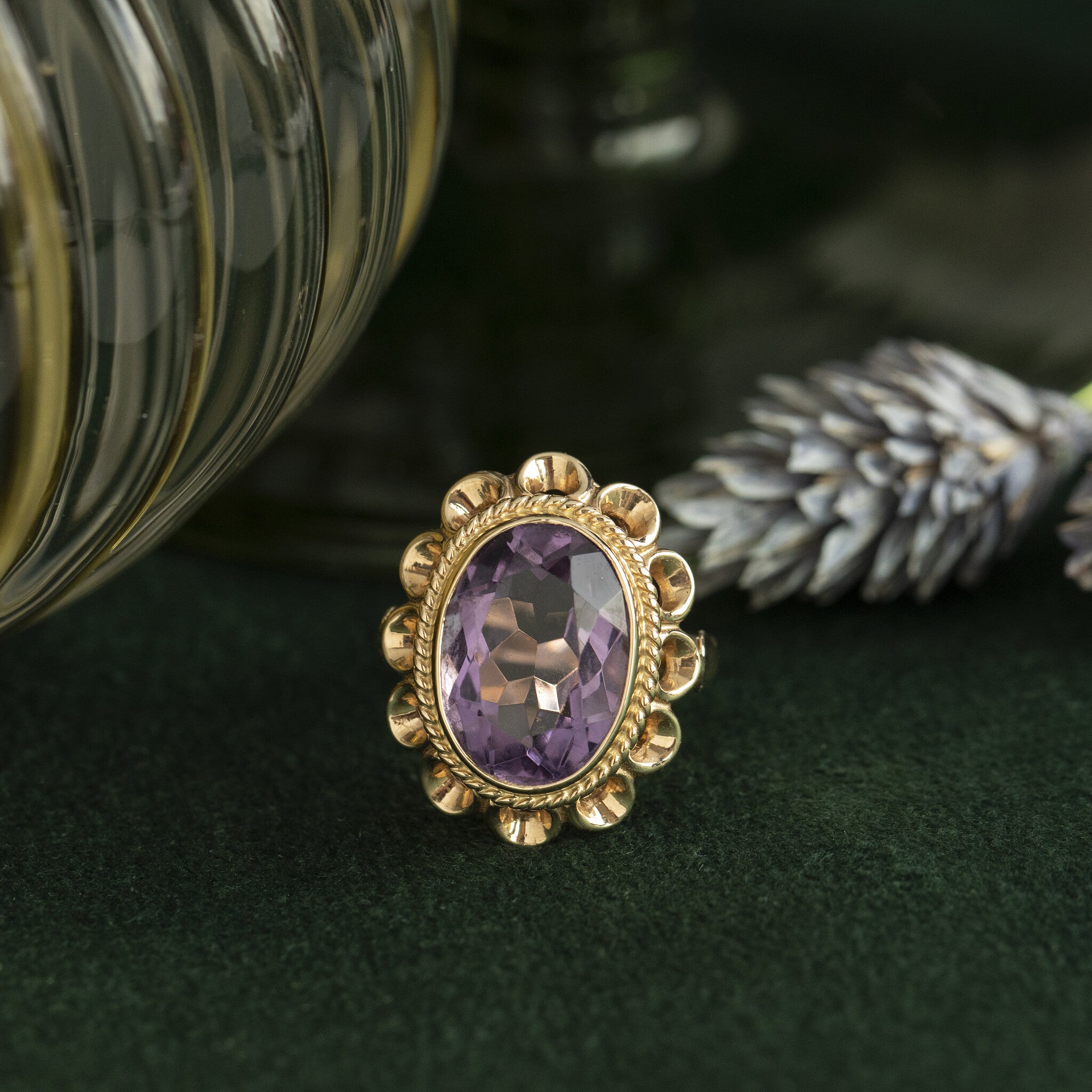 Golden vintage ring with amethyst 14 kt