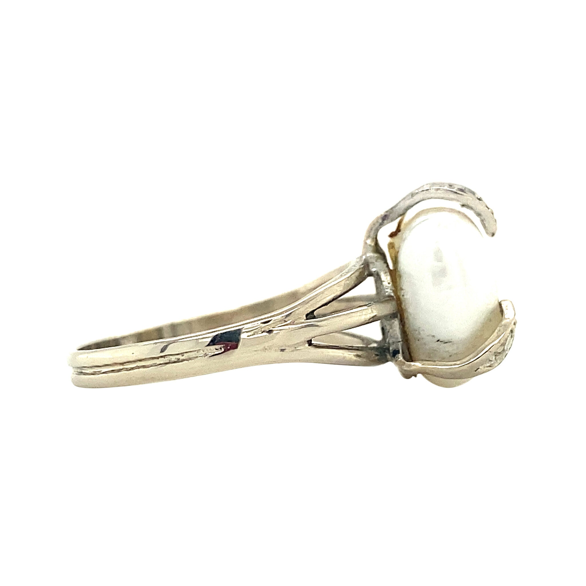 14 kt white gold ring with pearl and diamond