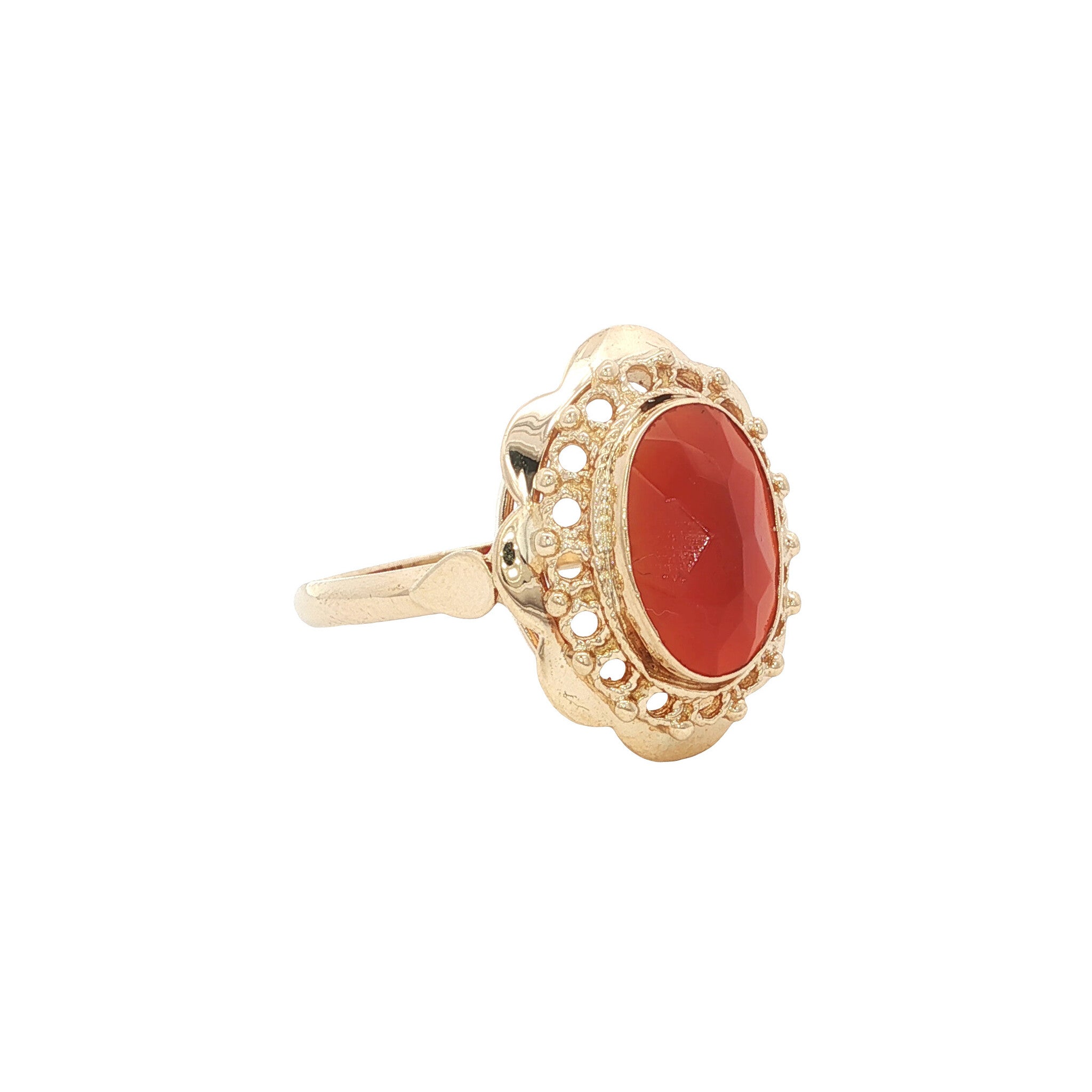 Gold vintage ring with carnelian 14 kt