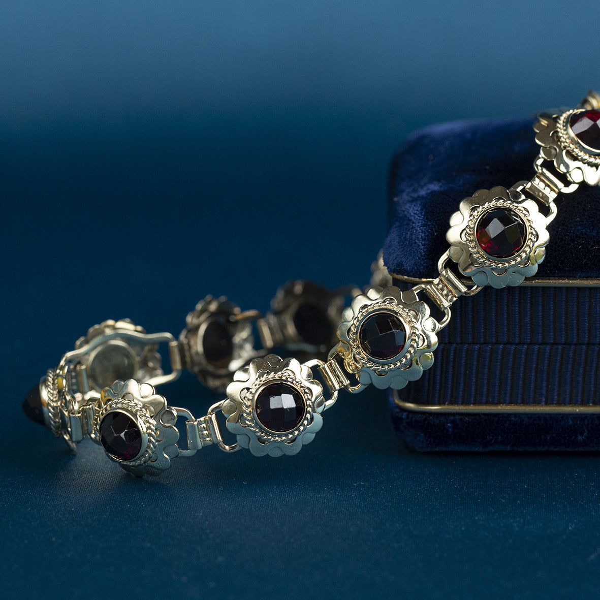 Vintage gouden bootjes armband met granaat 14 krt