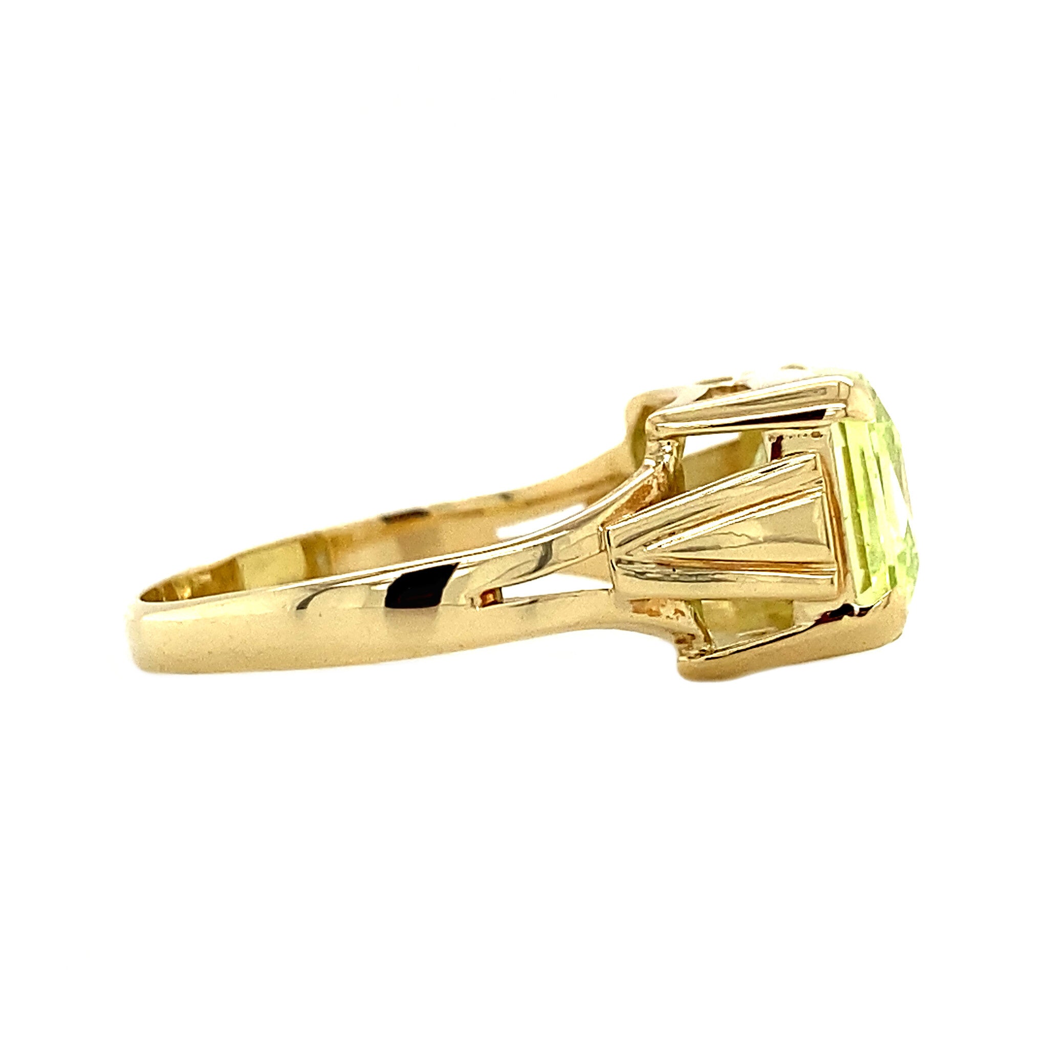 14 kt gold ring with green spinel