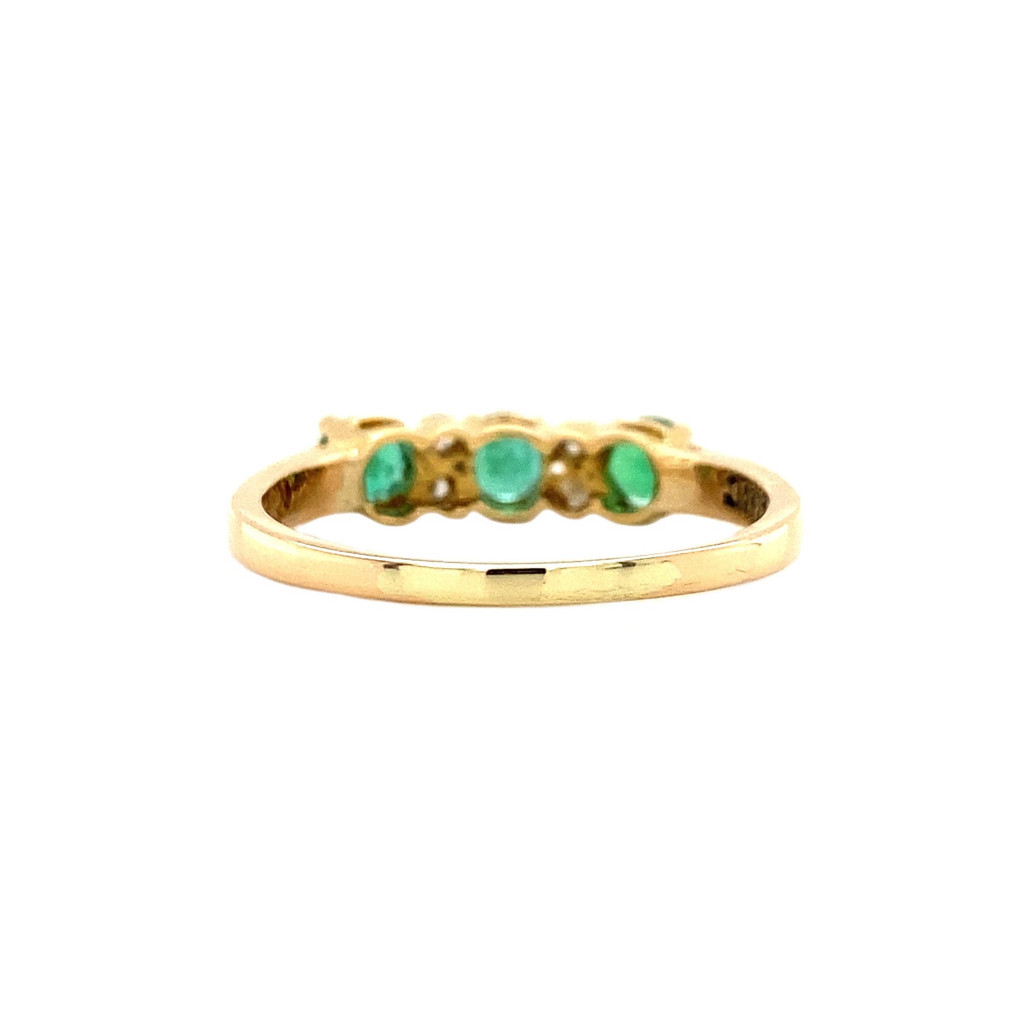 Gold ring with emerald and diamond, 14 kt