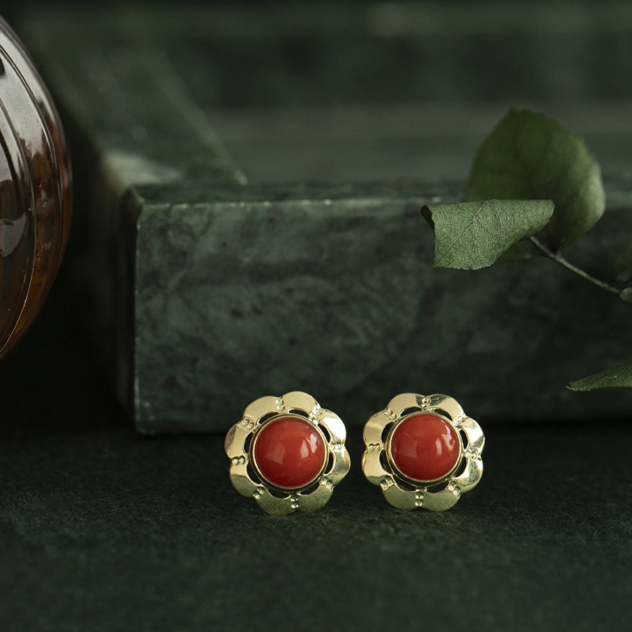 Vintage gold stud earrings with blood coral, 14 kt