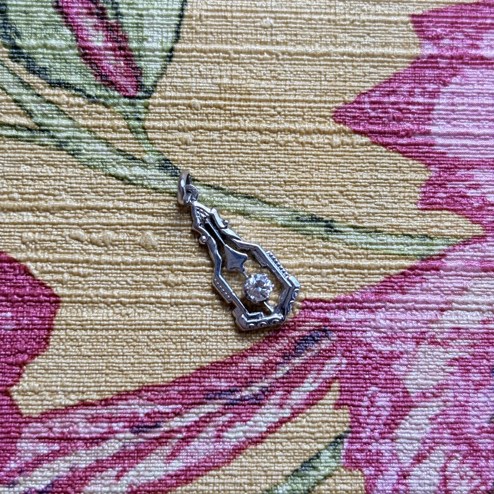 14 kt white gold pendant with diamond