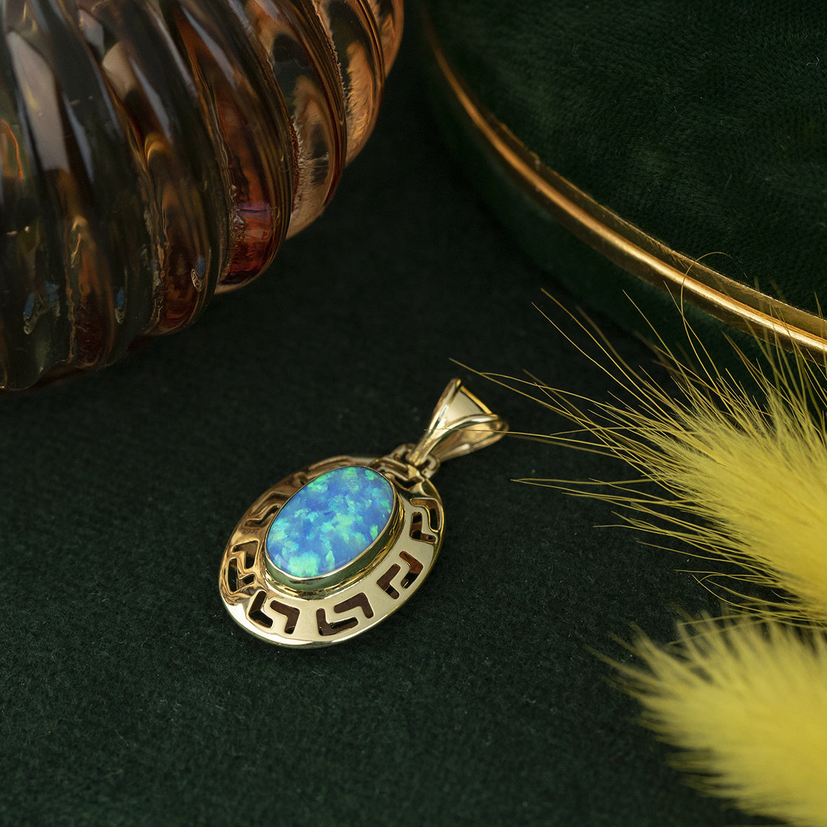 Gouden hanger met opaal 14 krt