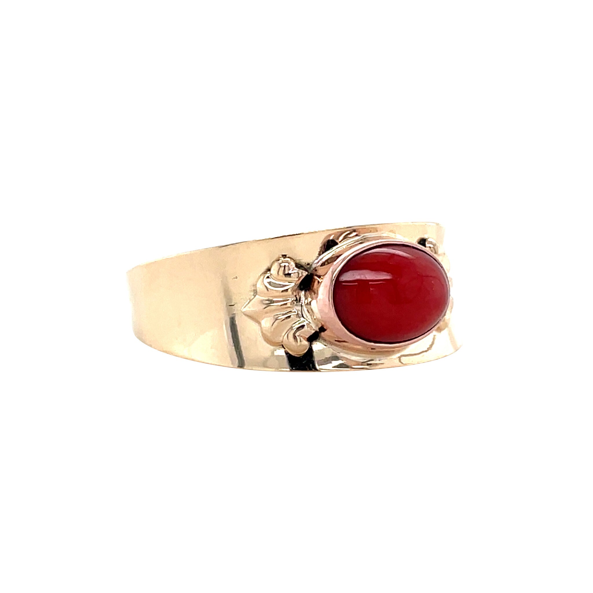 Gouden vintage ring met bloedkoraal 14 krt
