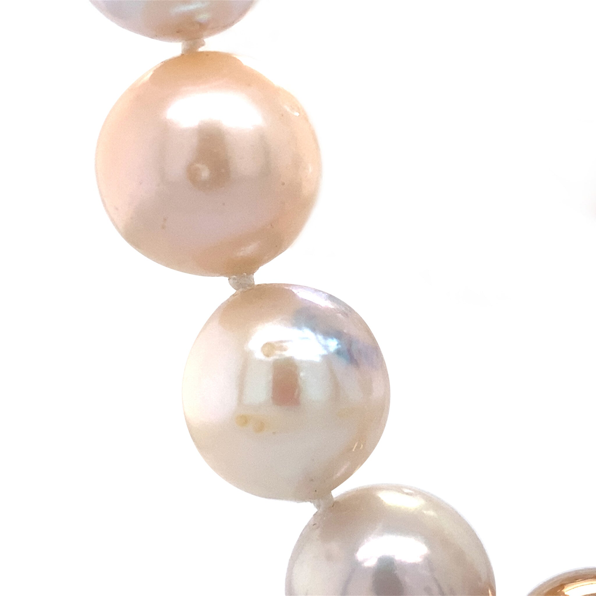 Vintage pearl necklace with a gold clasp 14 kt