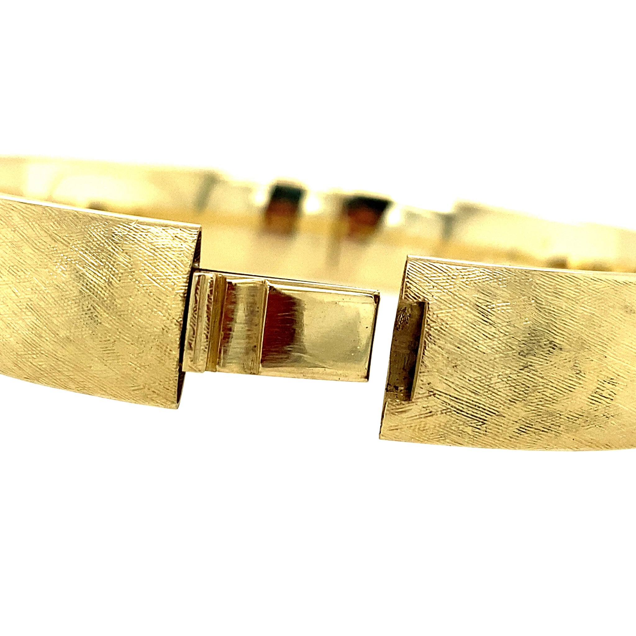 Gold bangle tooled 14 krt