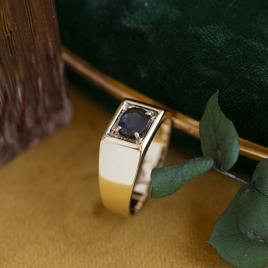 Gold vintage signet ring with sapphire 14 carat