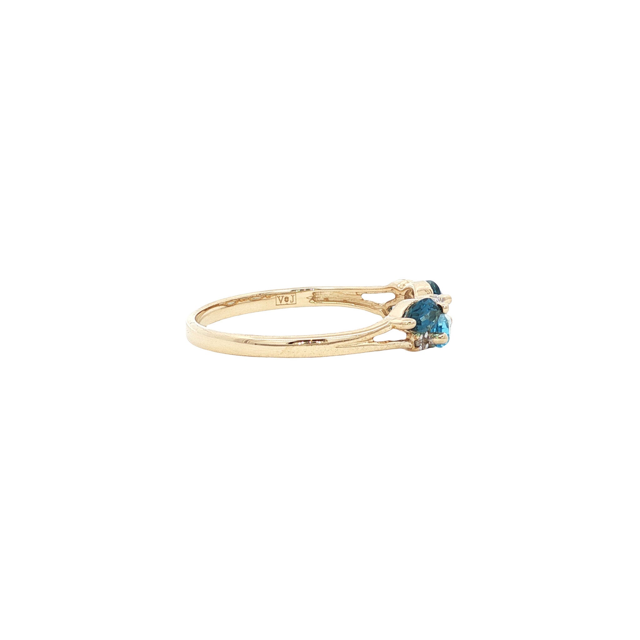 Ring with topaz and diamond, 9 kt