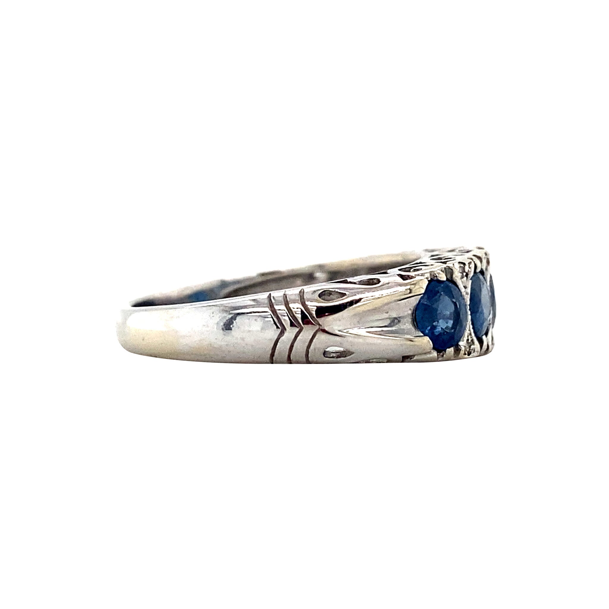 14 kt white gold ring with sapphire and diamond