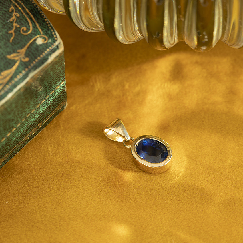 Vintage gold pendant with sapphire, 14 kt