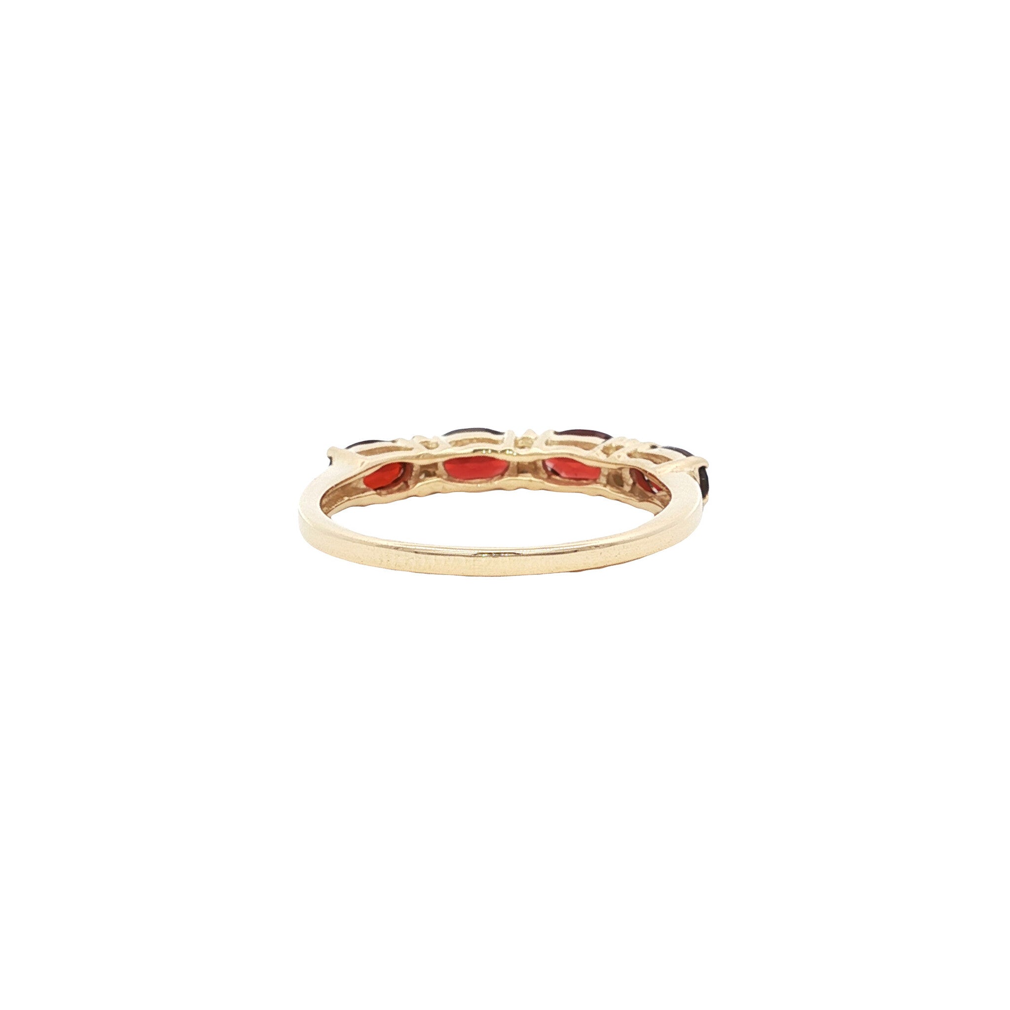 Ring with garnet and diamond, 9 kt