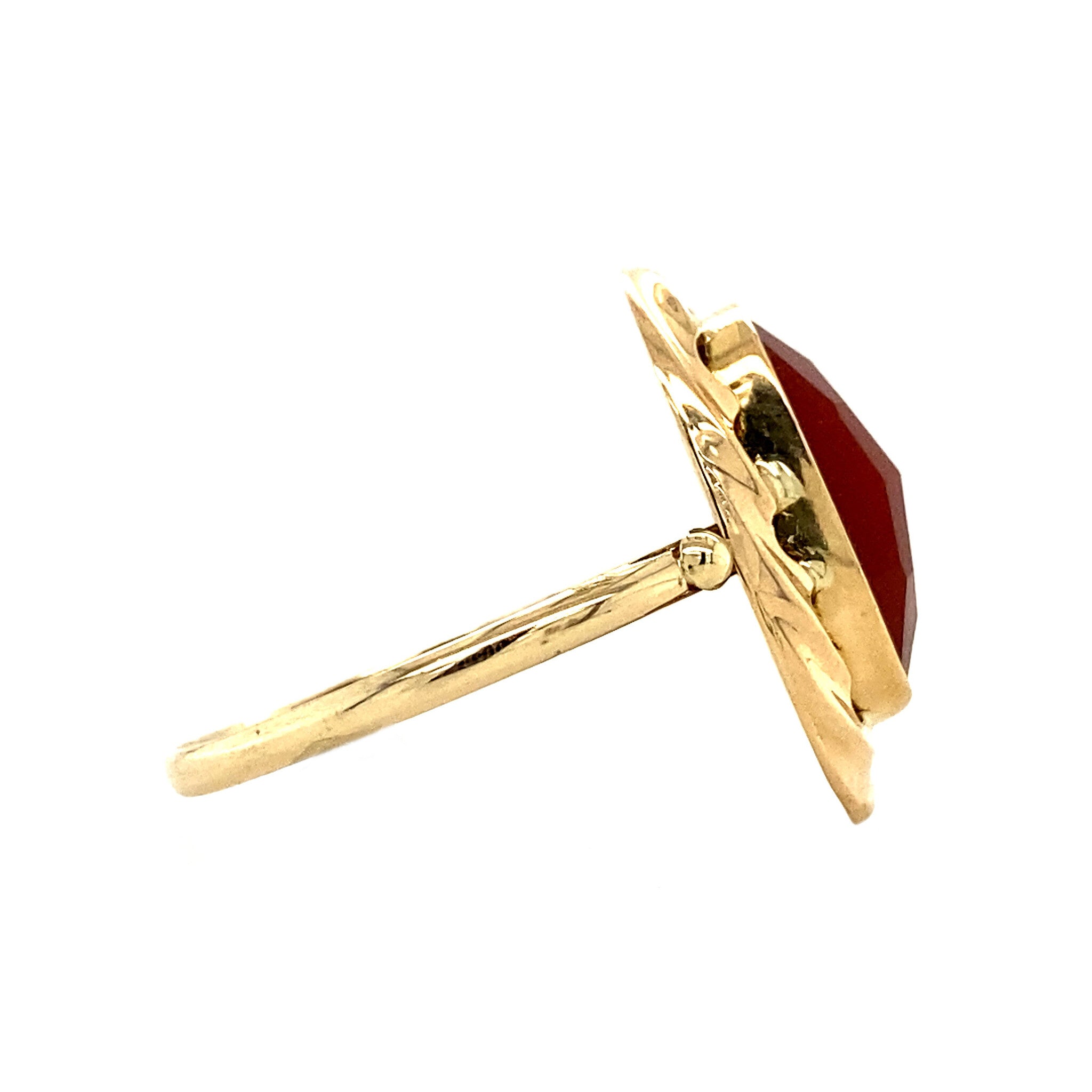 Gold ring with carnelian, 14 kt
