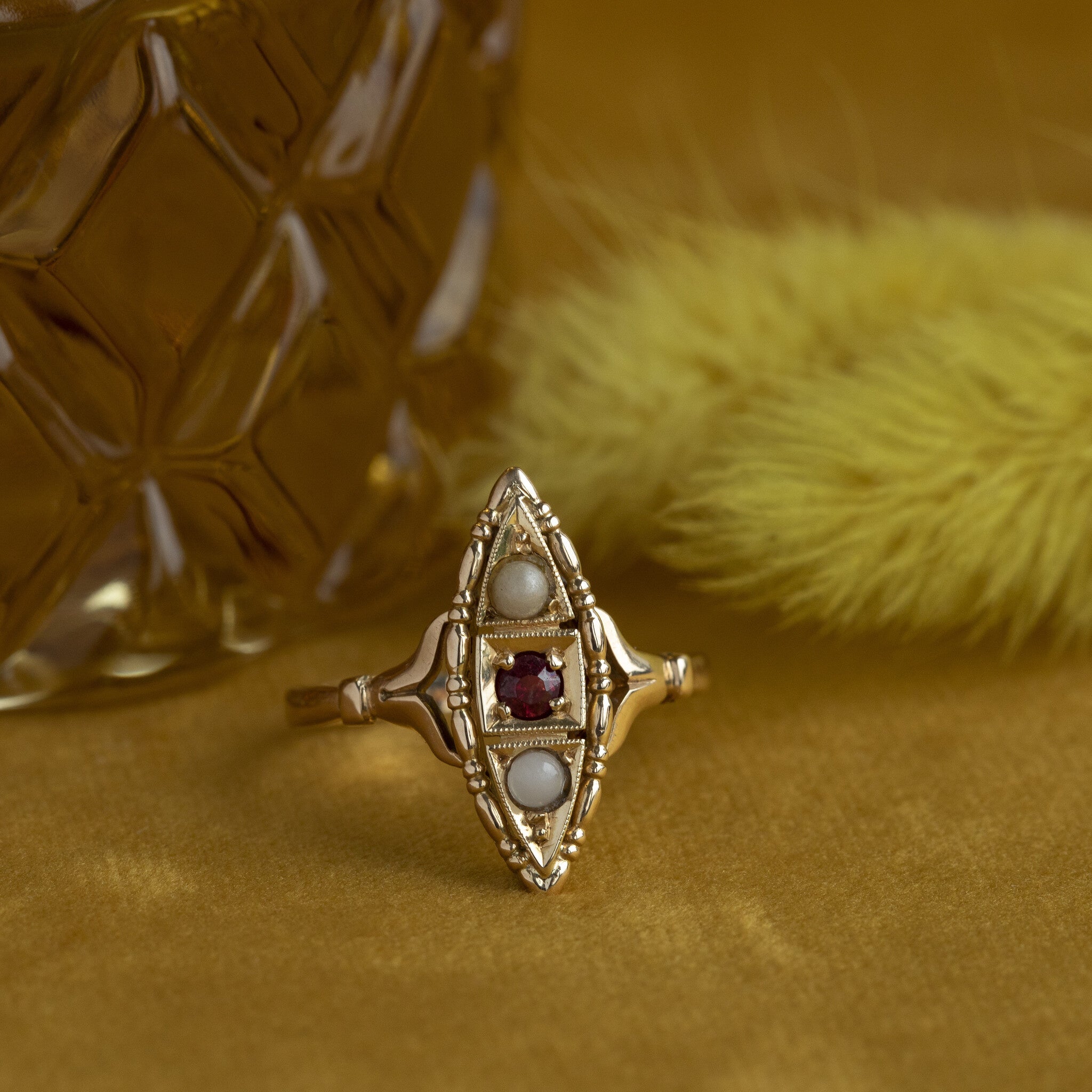 Gold ring with pearl and ruby 14 krt