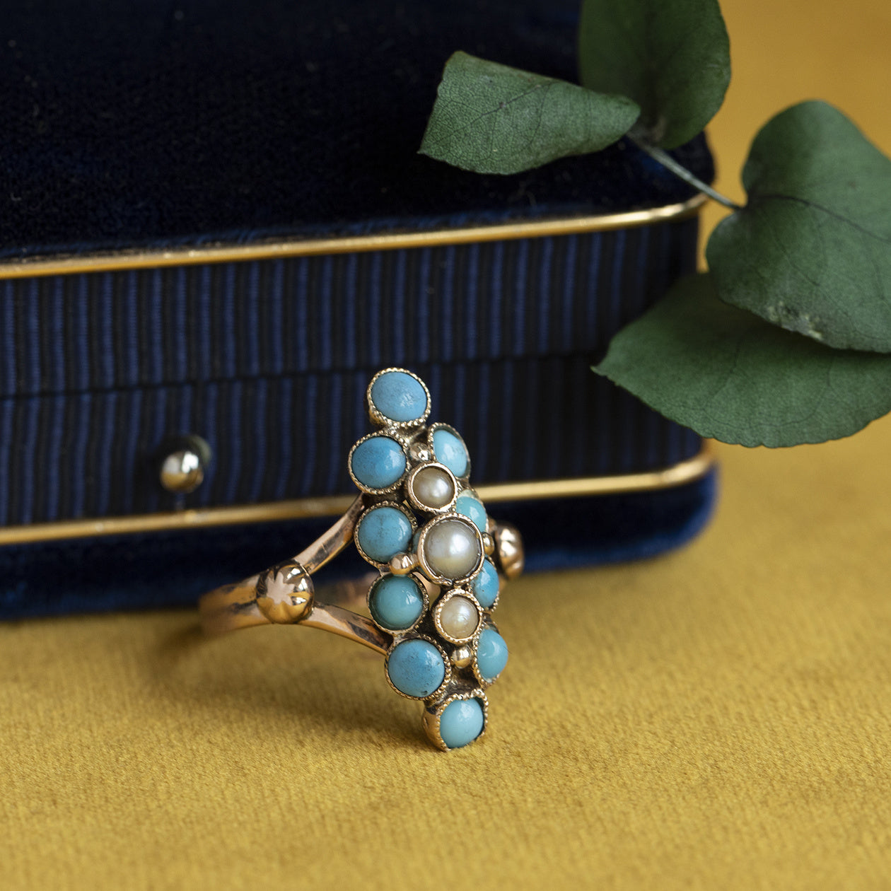 Fantasy ring with turquoise and pearl 12 carat