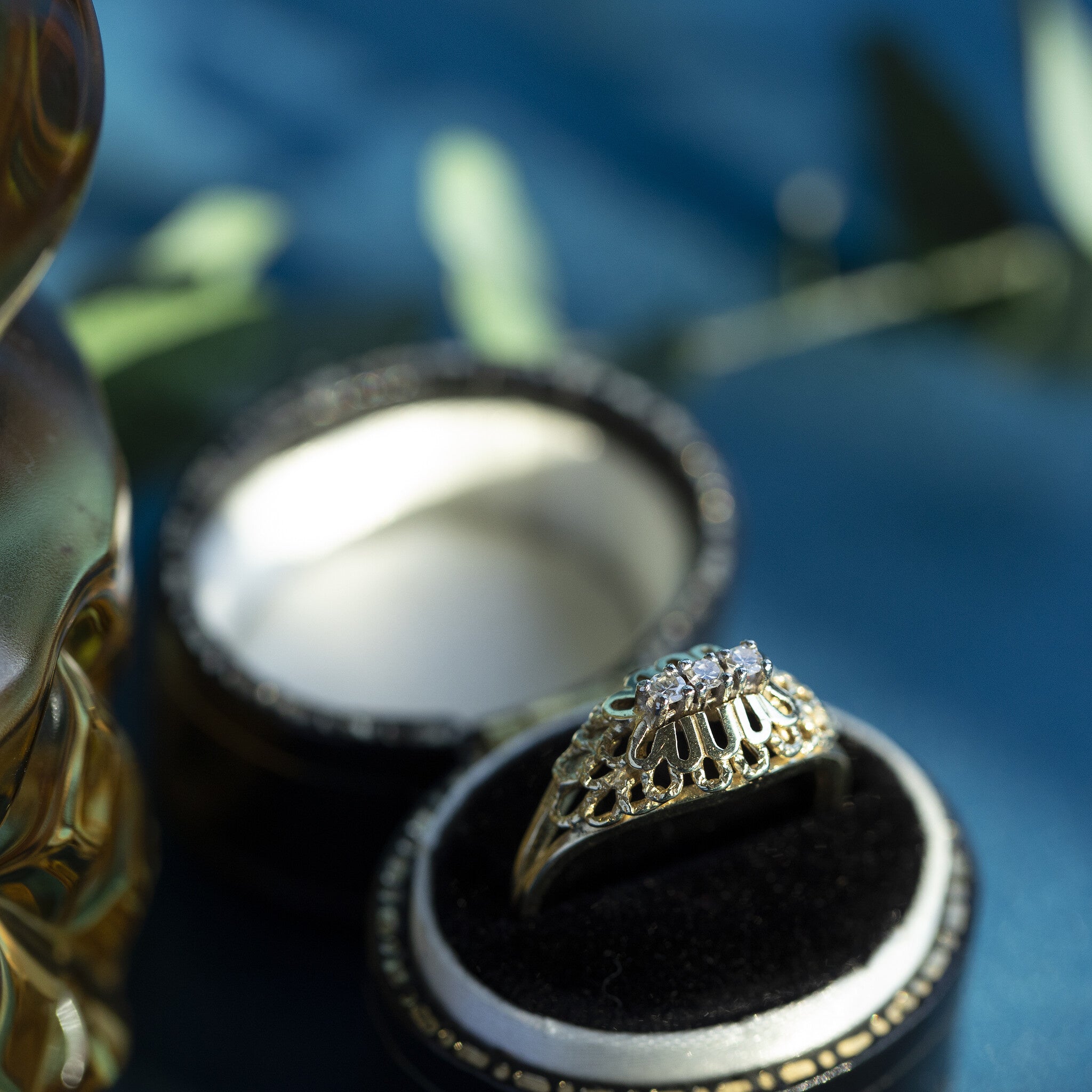 Gouden trigolie ring met diamant 14 krt