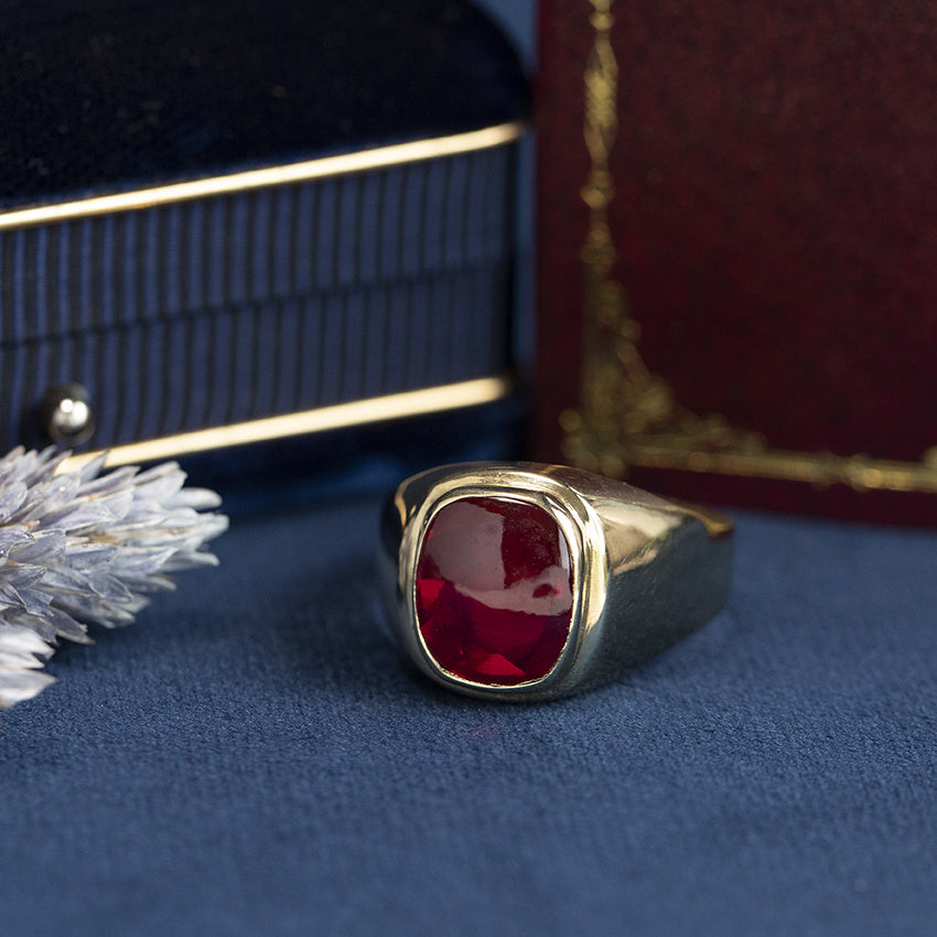 Gouden vintage zegelring met robijn 14 kt