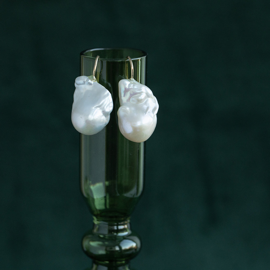 Gouden oorhangers met parel 14 krt